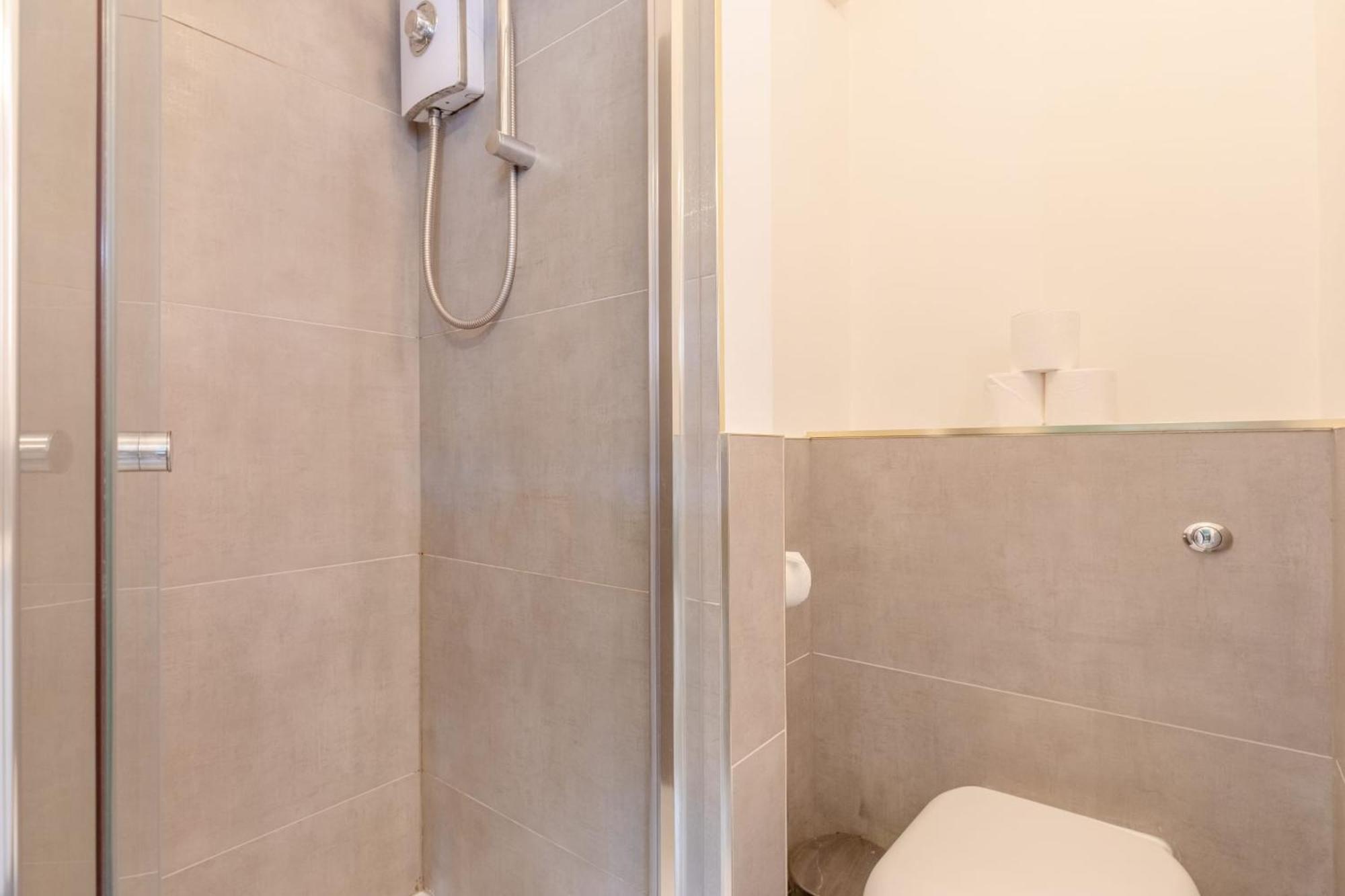 Bright 3 Bedroom House Near King's Cross Stpancras Casa de férias Londres