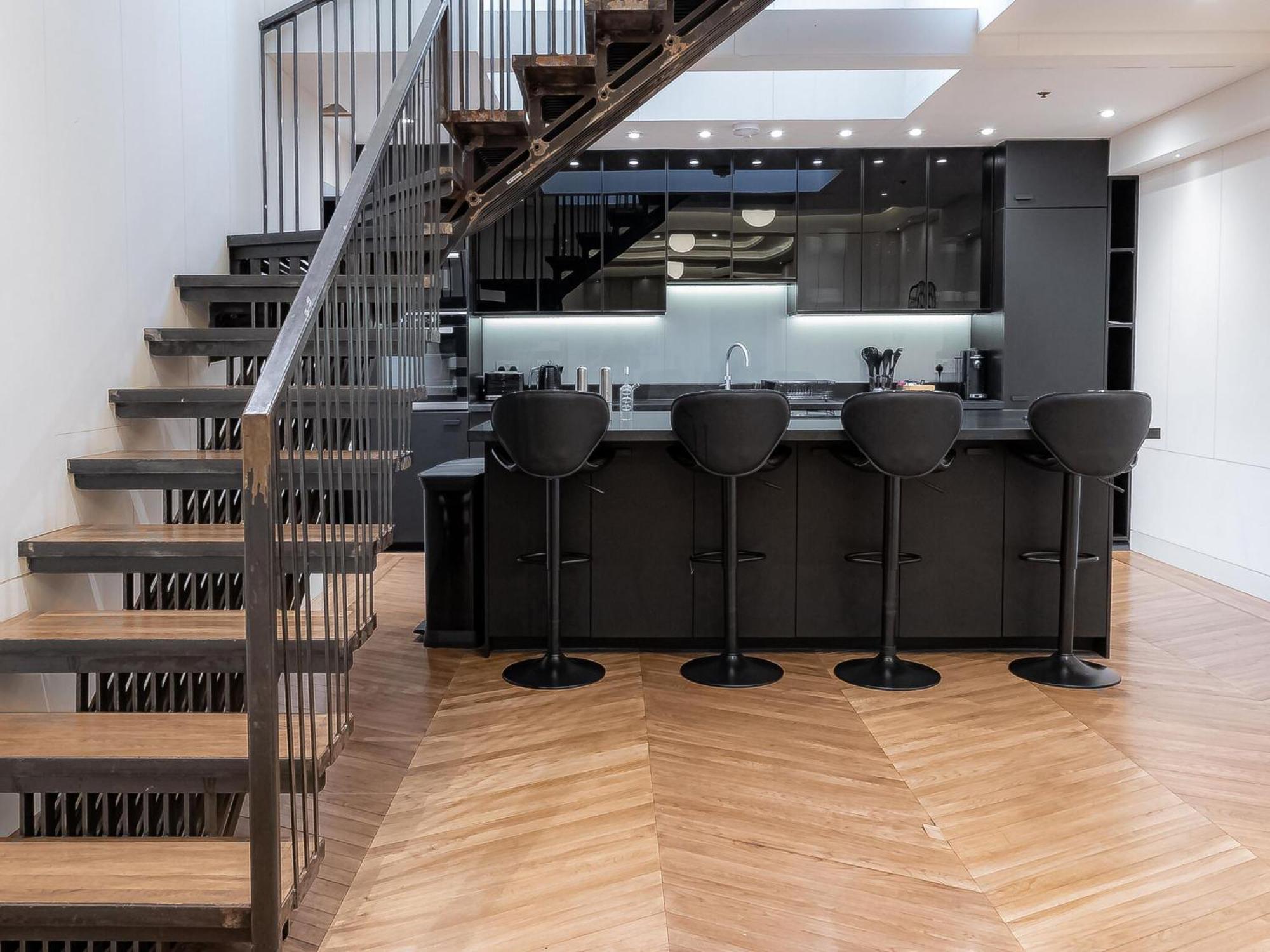 Modern Deluxe Five Bedroom House Near Chalk Farm Station By Belvilla Londres