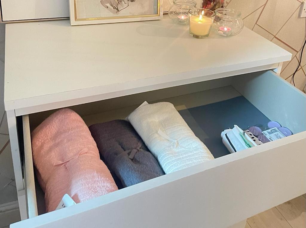Happy Place With Kitchenette- Female Only Londen