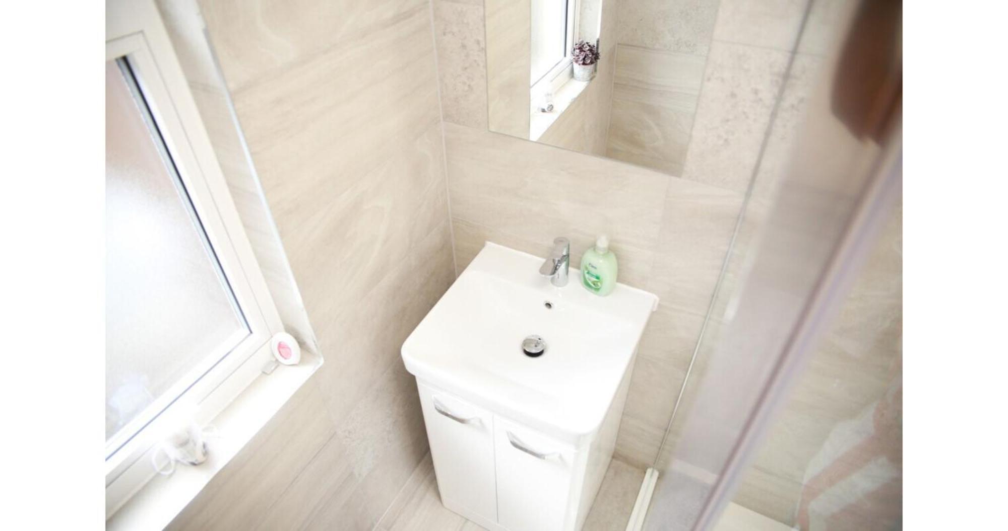 Cricklewood Deluxe Ensuite London