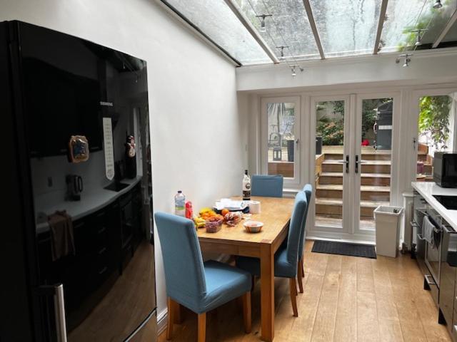 Warm And Comfortable Two-bedroom And Two-bathroom Apartamento Londres