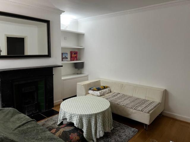 Warm And Comfortable Two-bedroom And Two-bathroom Londres