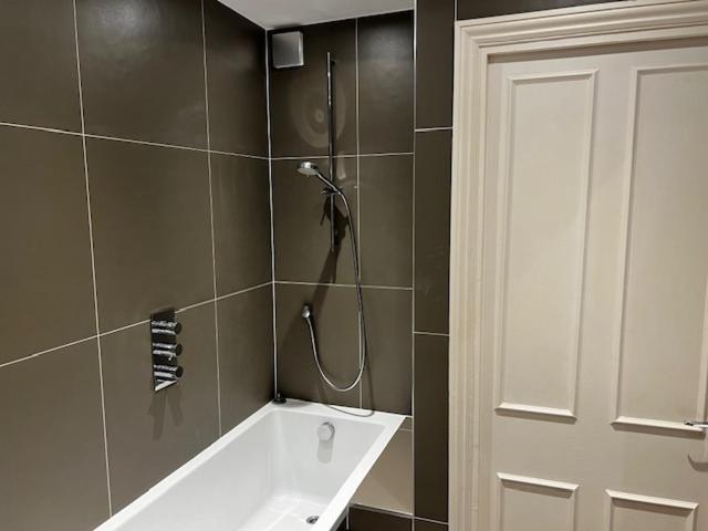 Warm And Comfortable Two-bedroom And Two-bathroom Apartamento