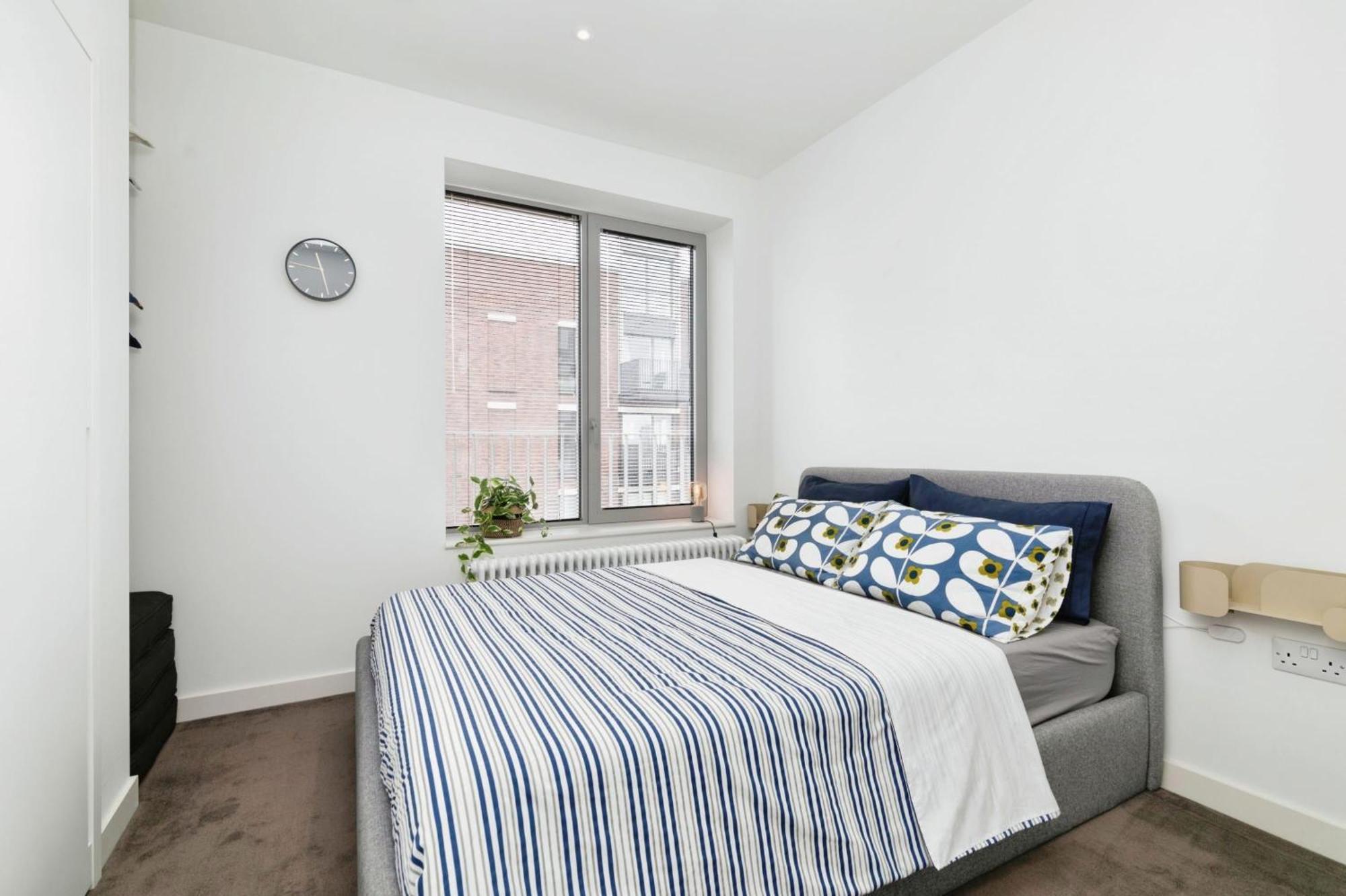 Chic 2 Bedroom Flat With Balcony