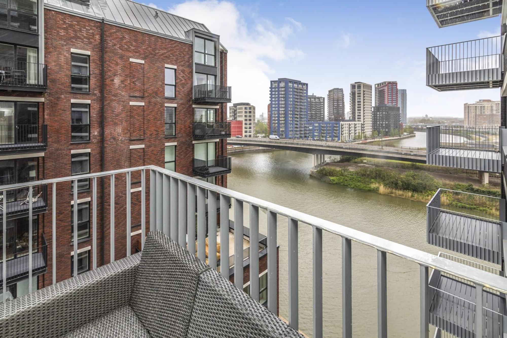 Appartement Chic 2 Bedroom Flat With Balcony