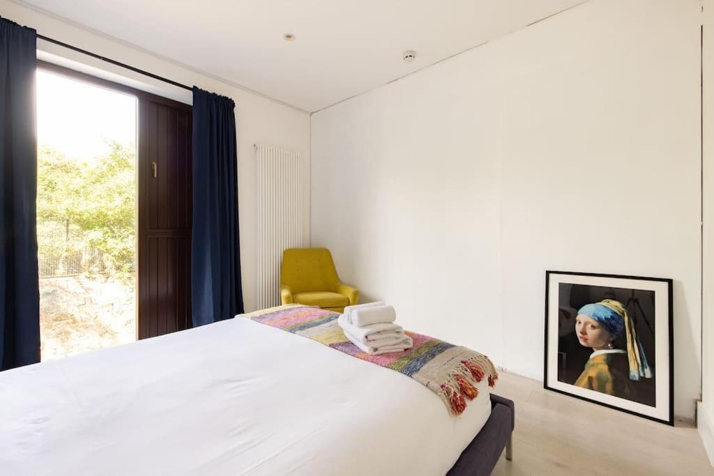 Modern 3 Bedroom Townhouse By Wild Roses London