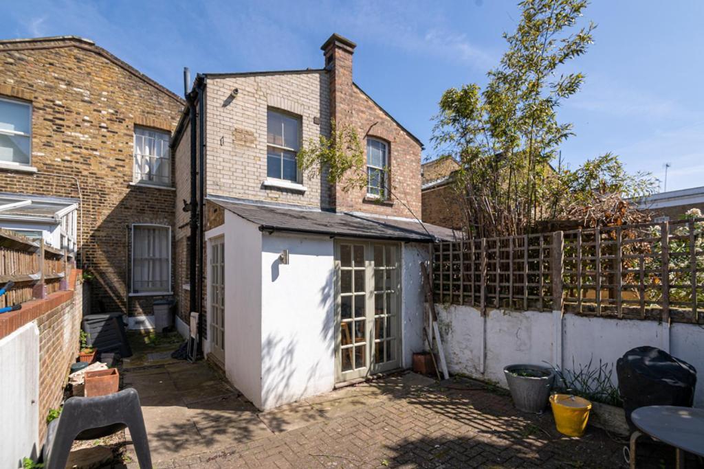 Gasthof Cozy House With Character & Garden. London