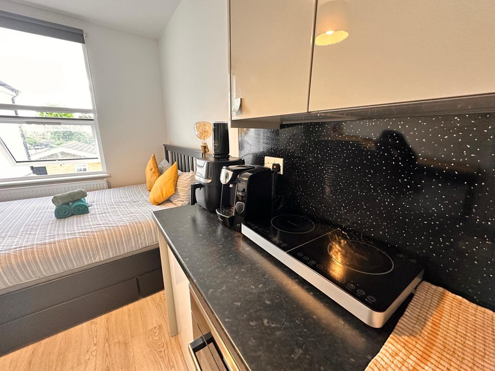 Appartement Lovely Self Contained Now Available Londen