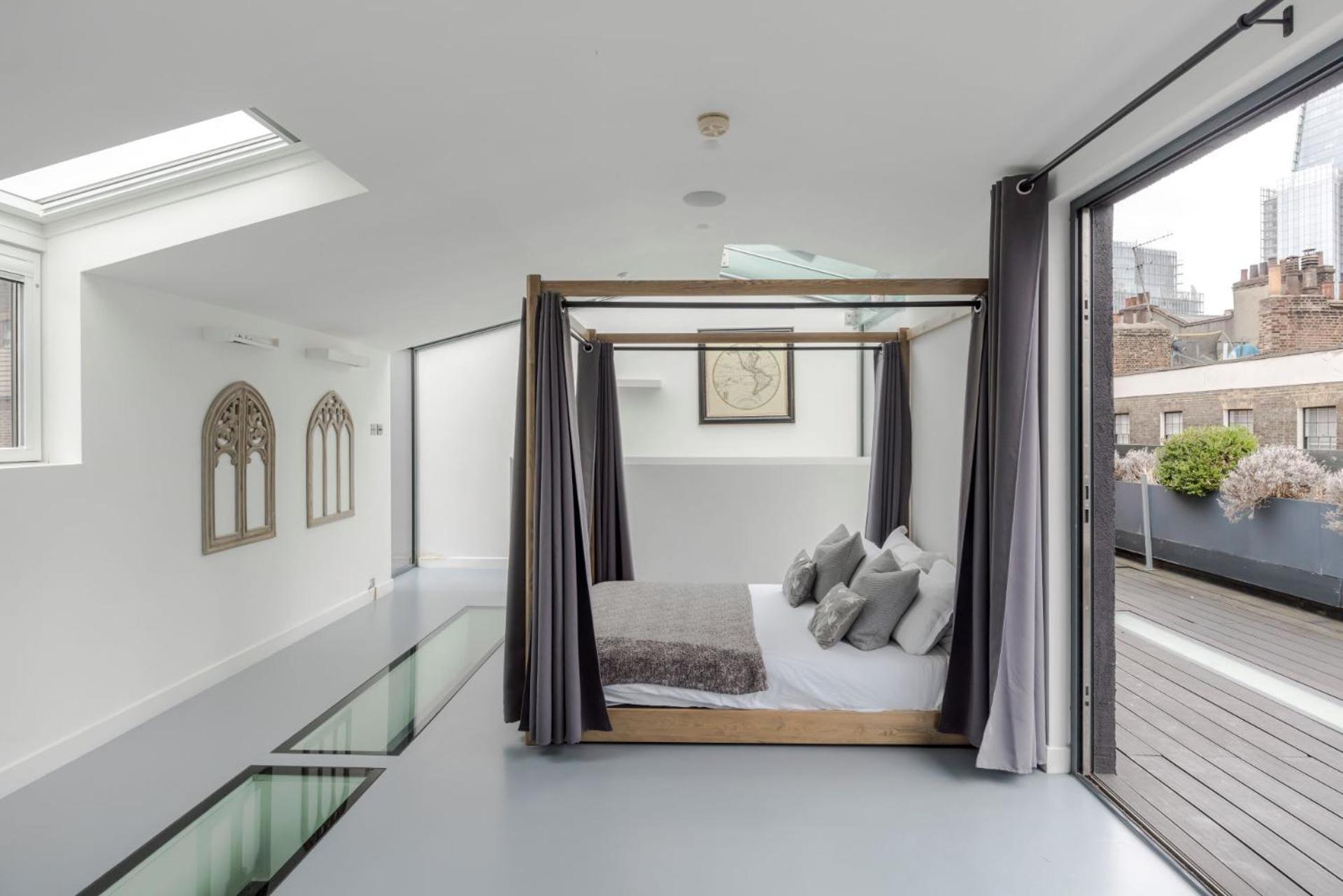Magic Moments - Bridge - By Frankie Says Ferienhaus London