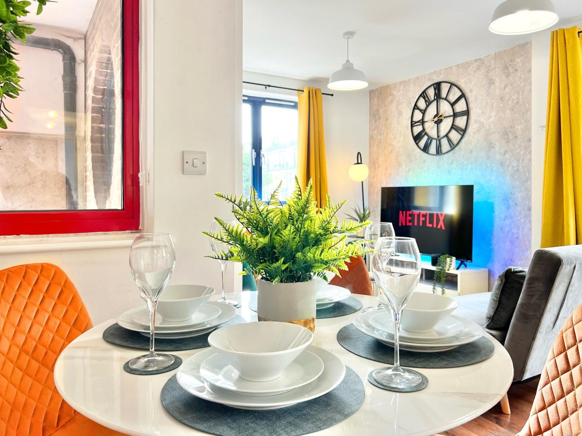 Weekly Or Monthly - Relocation & Business - 4 Guests - By Hofin Stays Short Lets & Serviced