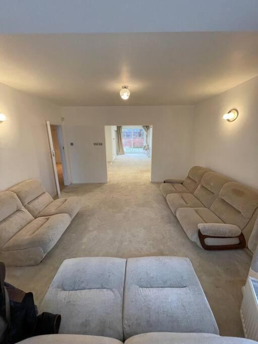 Modern Spacious 4-bed House *