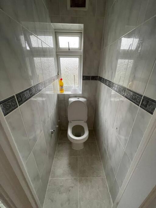 Modern Spacious 4-bed House Apartamento Londres