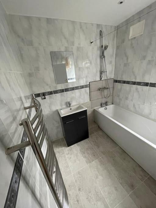 Modern Spacious 4-bed House * Londres