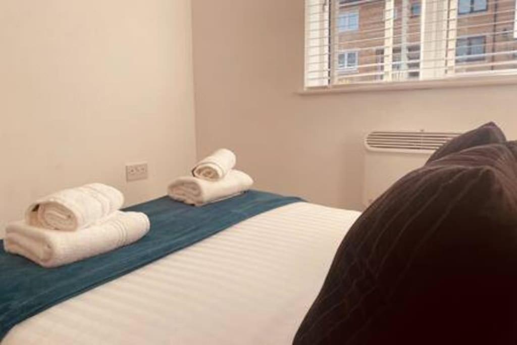 Modern 1 Bed Flat In Hackney With Parking Appartement Londen