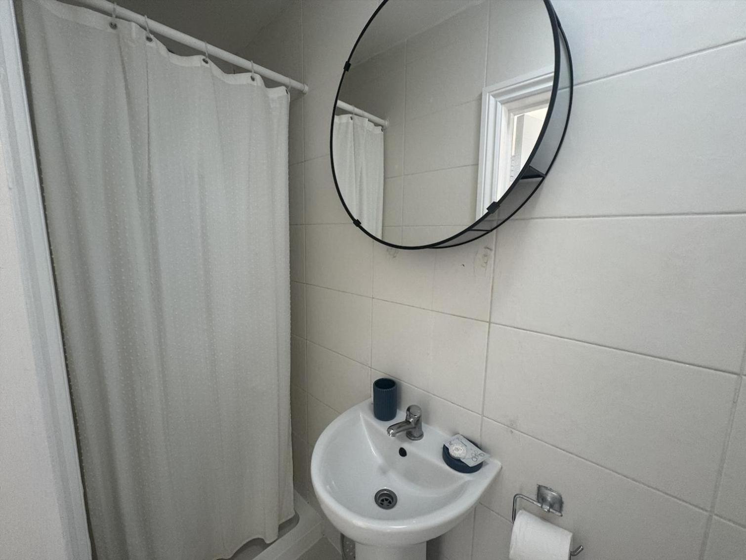 Charming Large With Balcony Appartement *