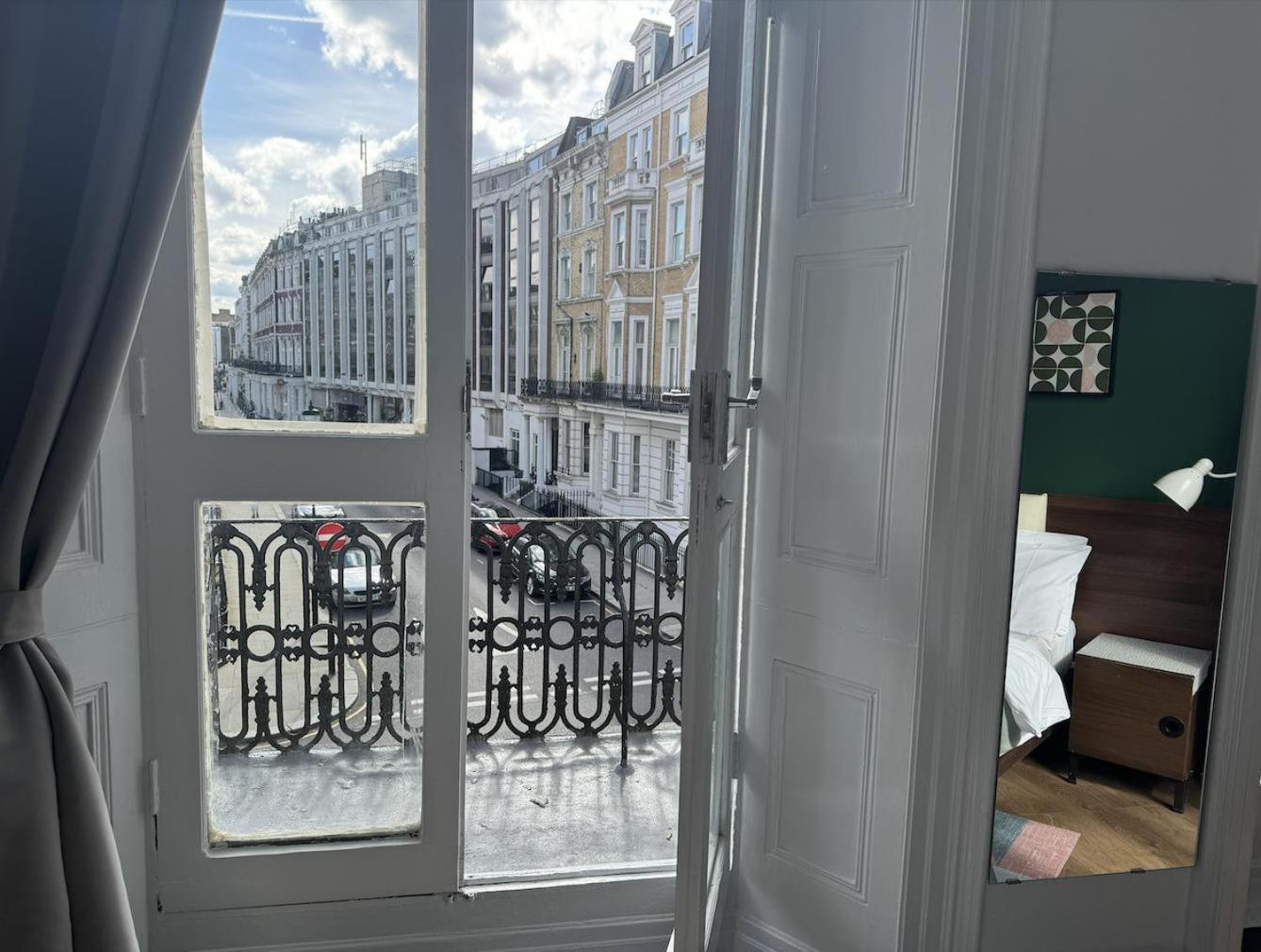 Charming Large With Balcony Appartement Londres