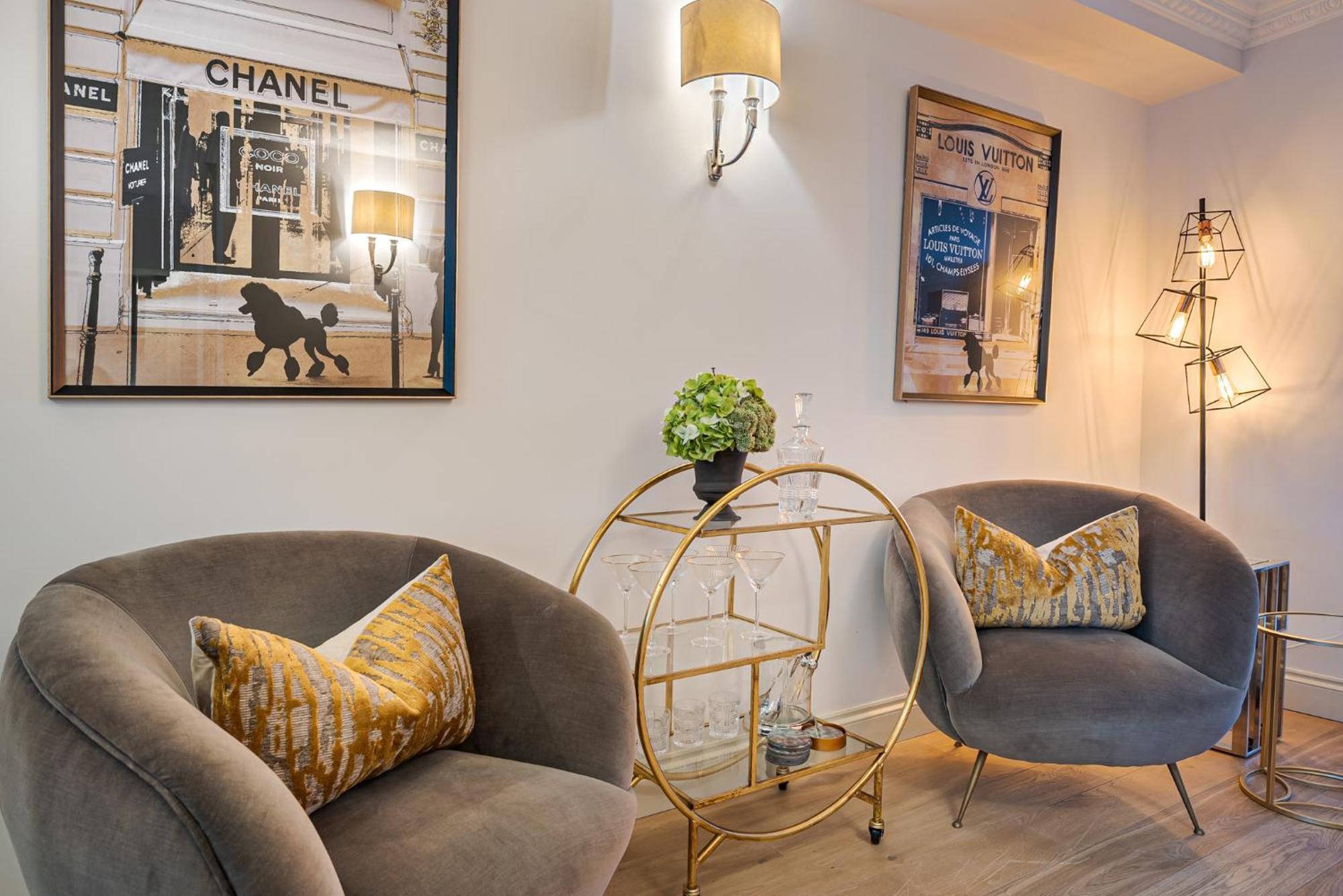Appartement Luxury Belgravia 3br House With Skylights, Ac And Garage Parking Londen
