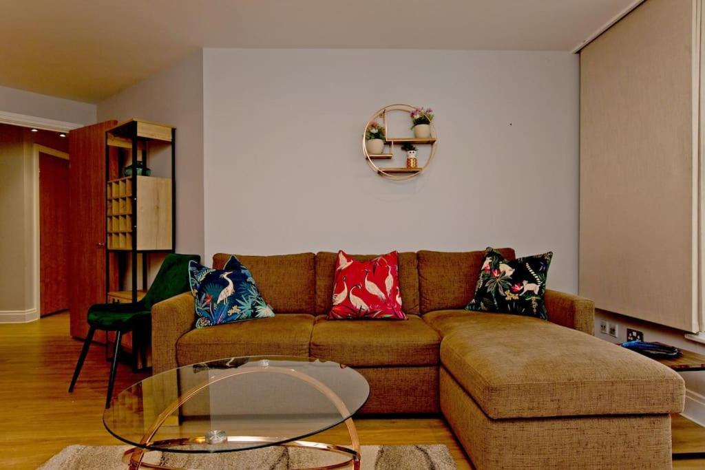 Apartamento Stylish 2bed Riverside With A Balcony