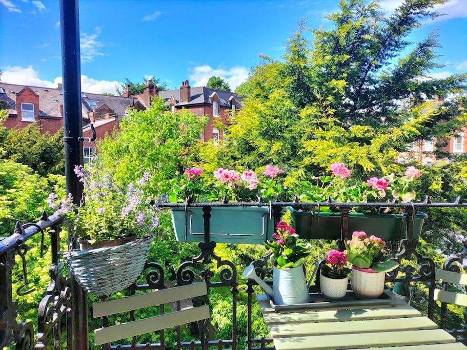 Charming With Balcony * London