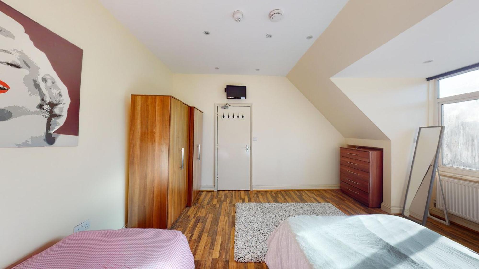 247london Studio Flats * London