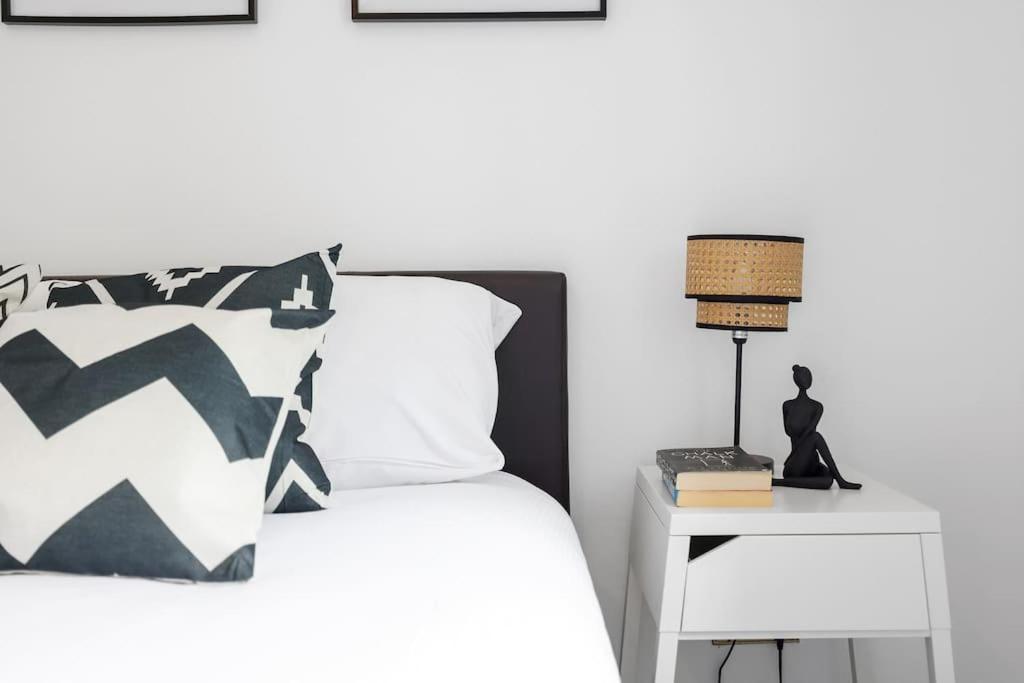 3-bedroom Short Term & Flexible Renting Limehouse With Free Wifi & Free Parking Apartment London