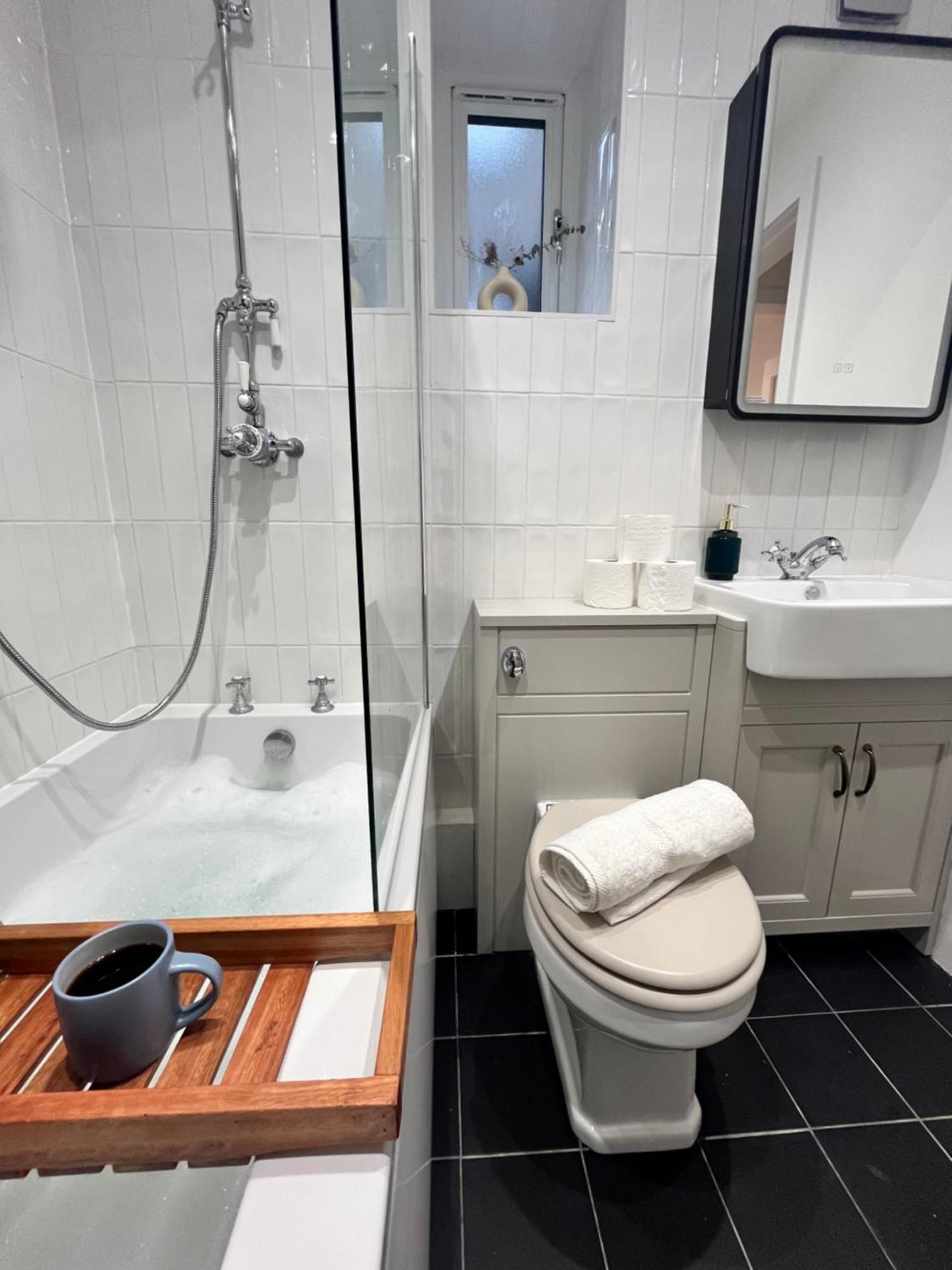 Cozy And Peaceful Apartment With Terrace In Hackney Londen