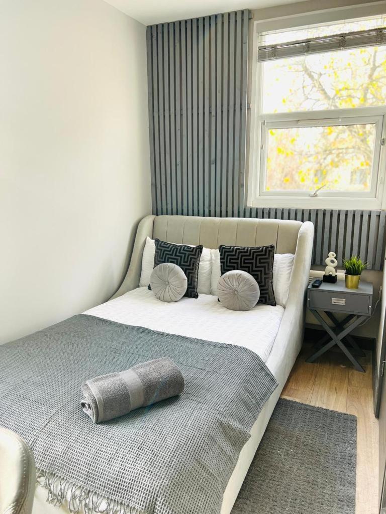 Next To Emirates Stadium Holloway * Londen