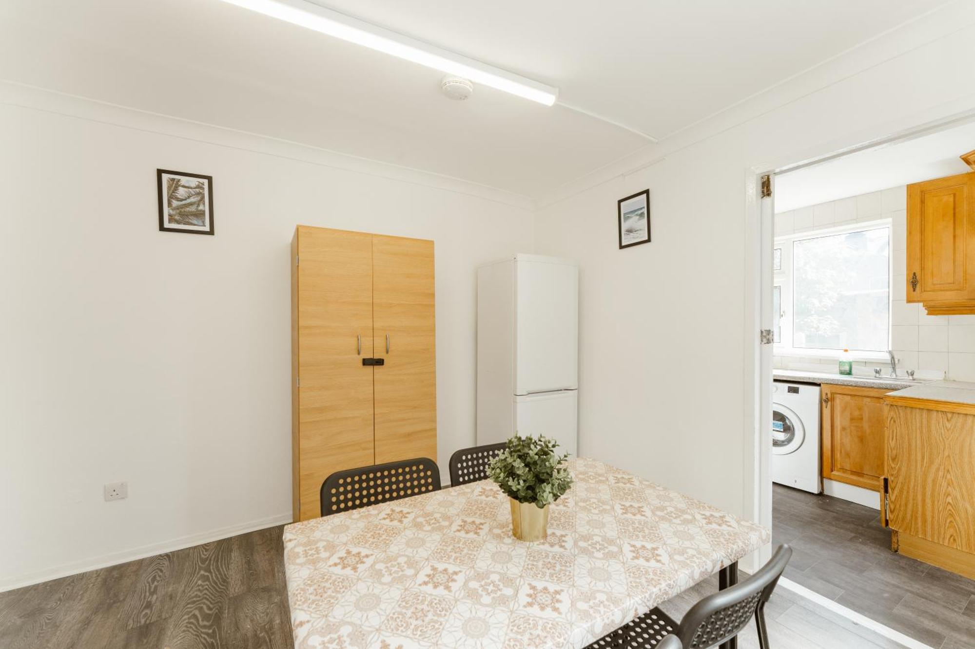 Casa de hóspedes Leyton Comfy Double -50 *