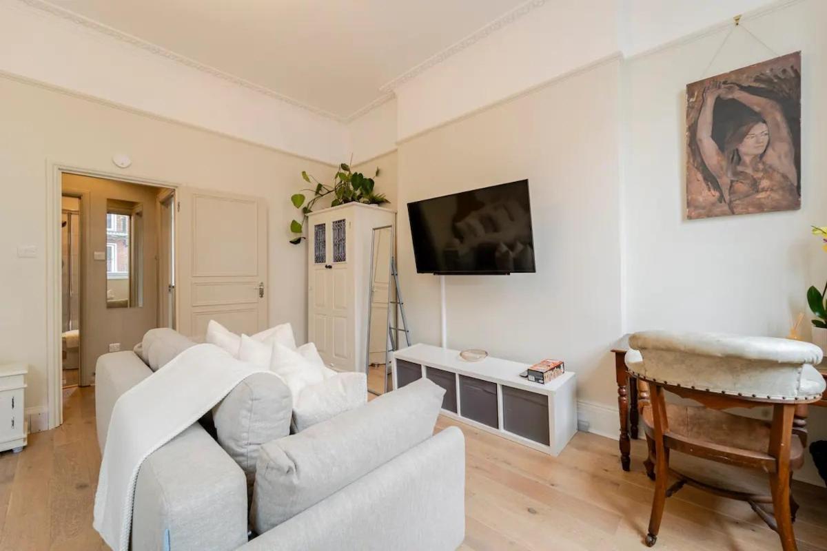 Crawford Street Studio, By The Design Traveller Appartement Londen