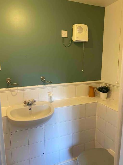 Canal-flat Near Stratford International Station *