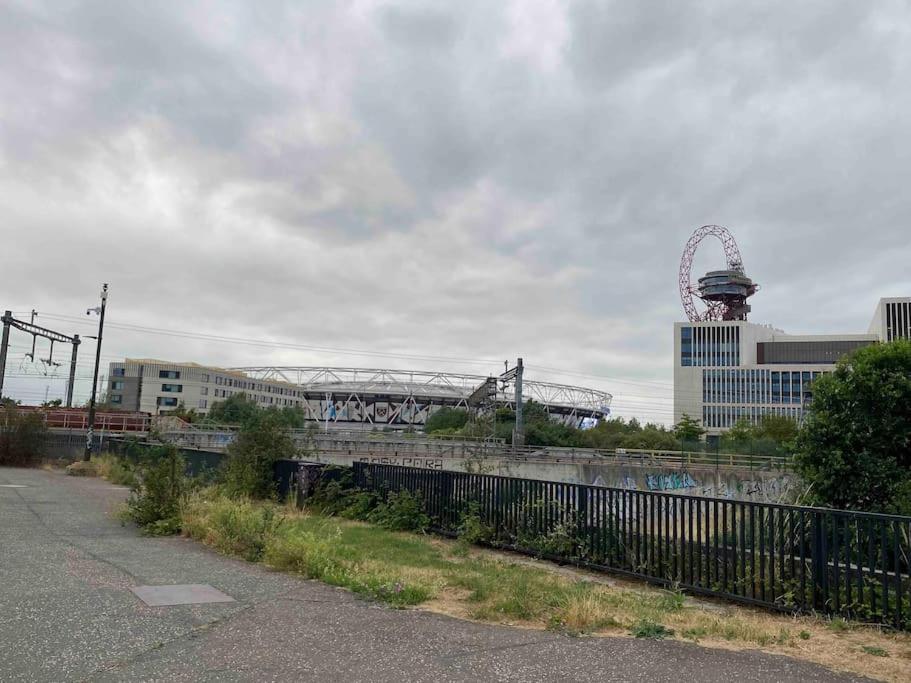 Canal-flat Near Stratford International Station *
