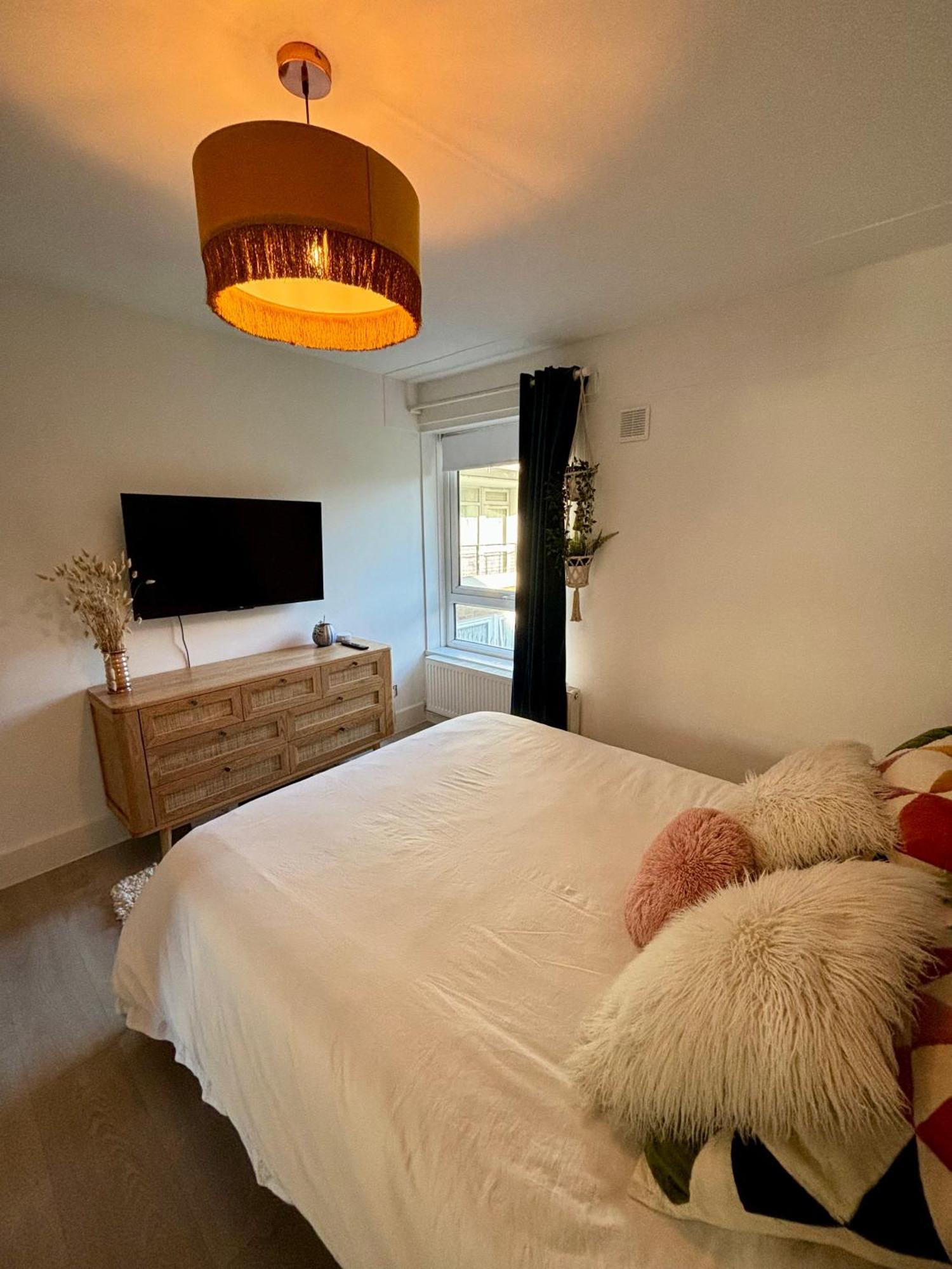 2 Bed, Open Plan, Modernised Flat, Canary Wharf Apartamento