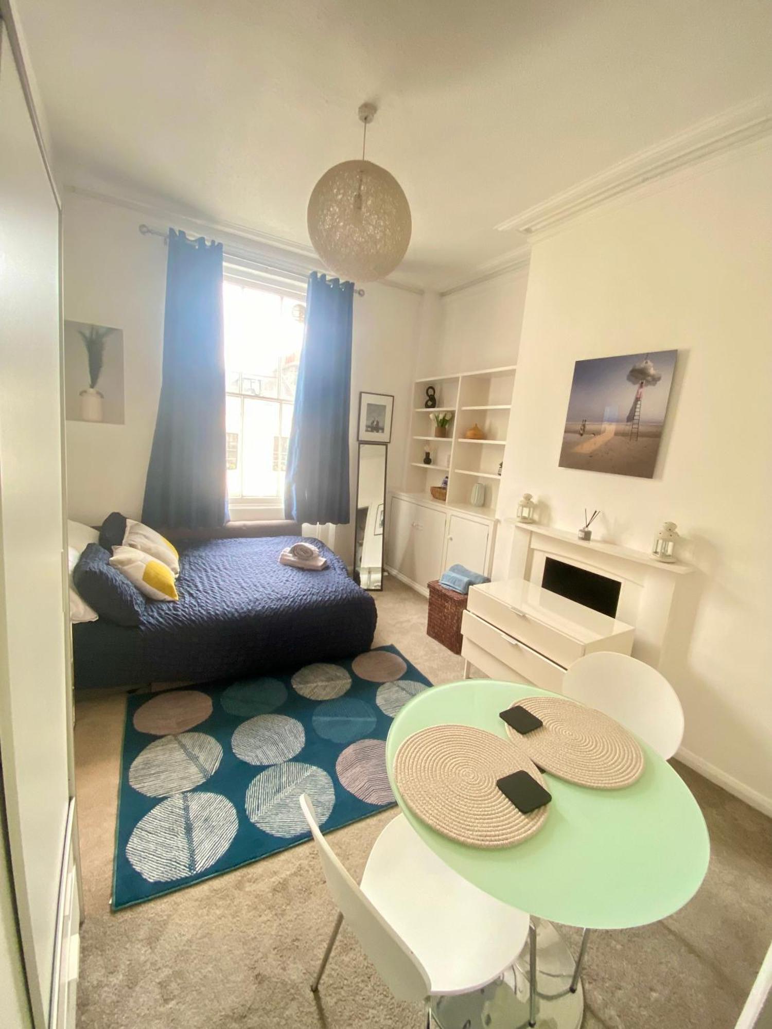 Spacious Studio, 5 Mins To Victoria Station, Central Apartment London