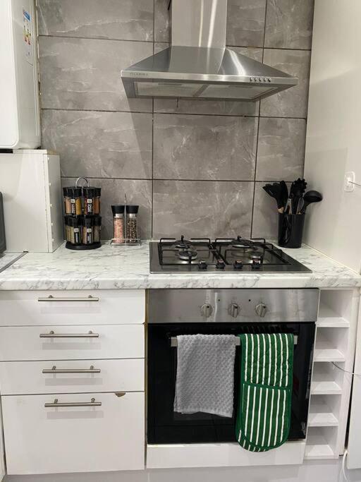 Luxury 2 Bedroom Apartment, Parking, Few Minutes Walk From Wembley Stadium * Londres