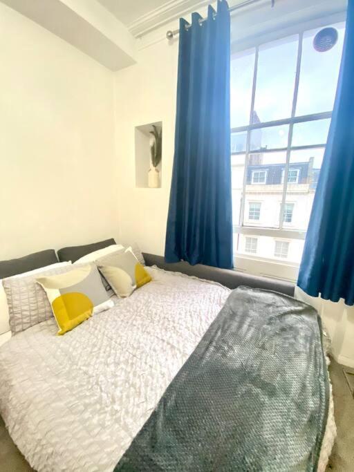 Spacious Studio, 5 Mins To Victoria Station, Central Apartment *