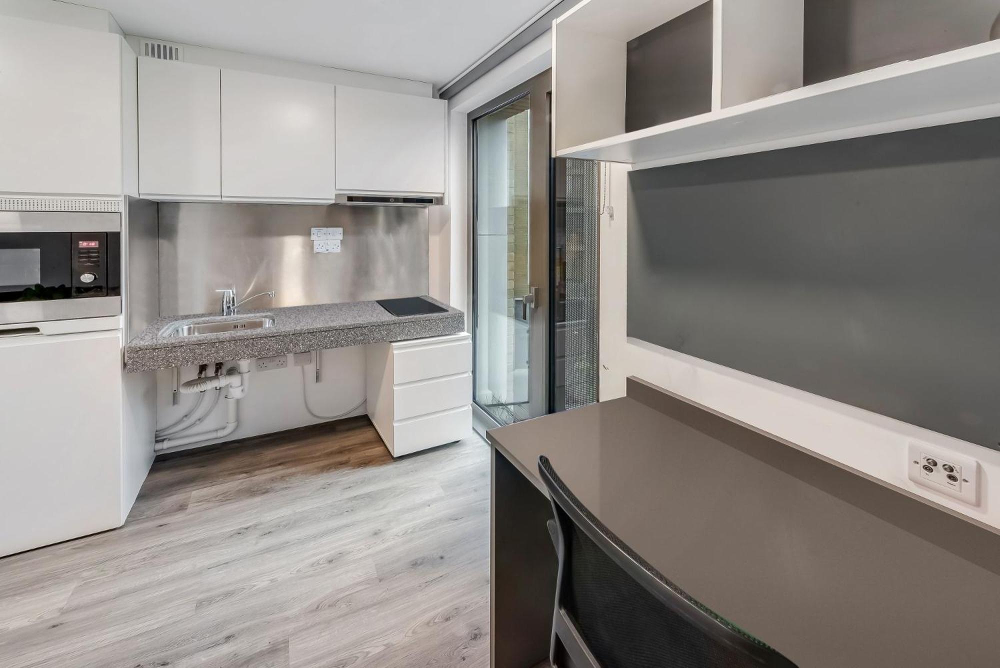 Apartment Contemporary At Chapter White In