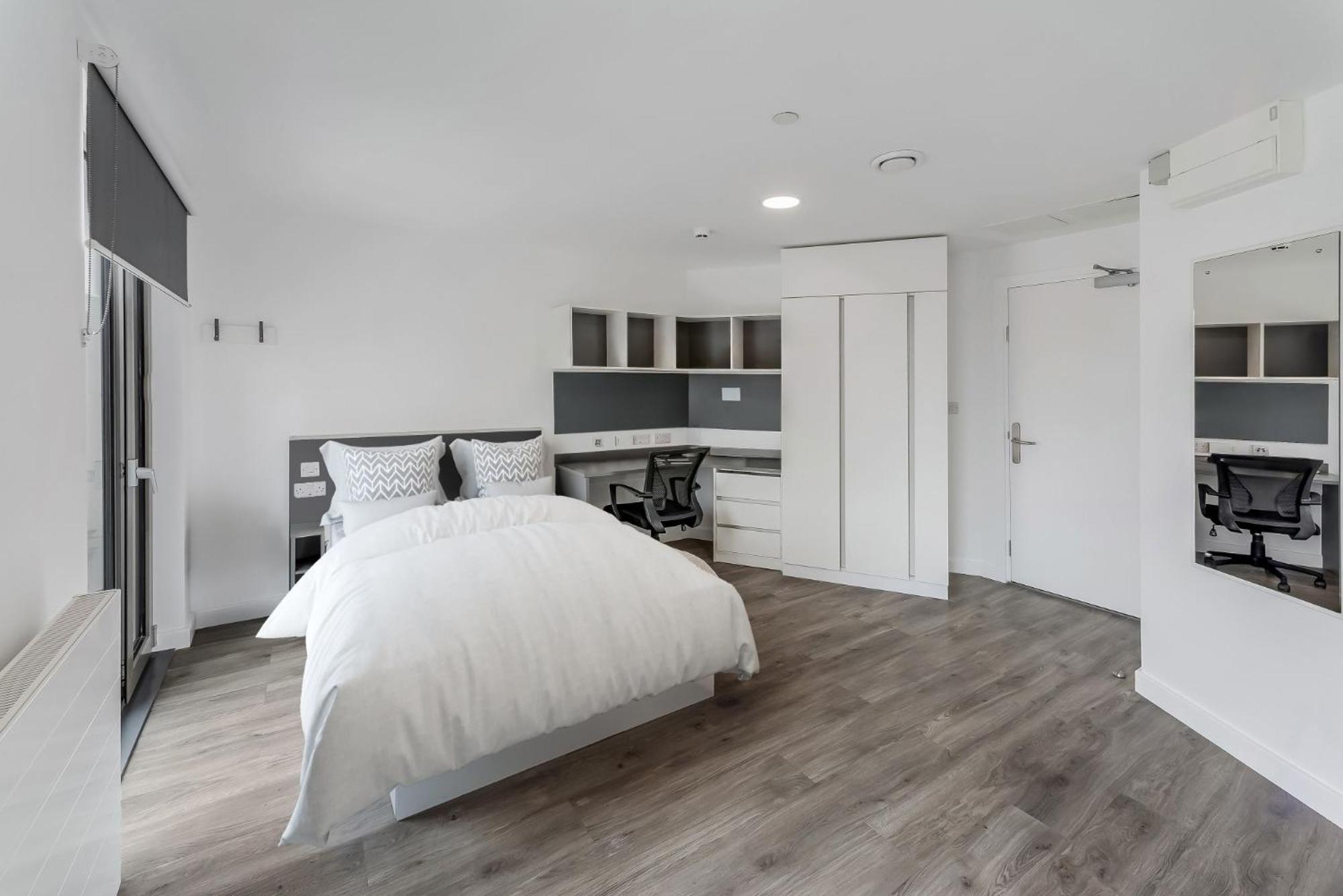 Apartment Contemporary At Chapter White In London