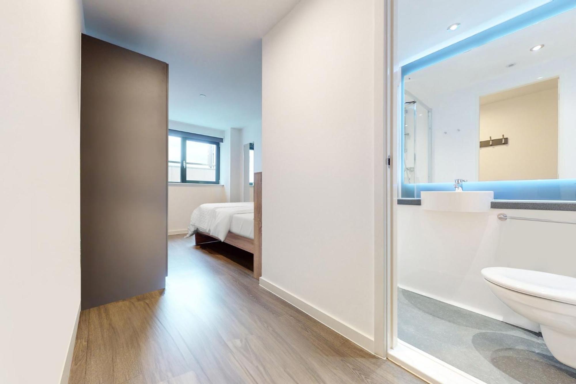 Private Bedrooms With Shared Kitchen, And At Canvas Wembley In Appartement