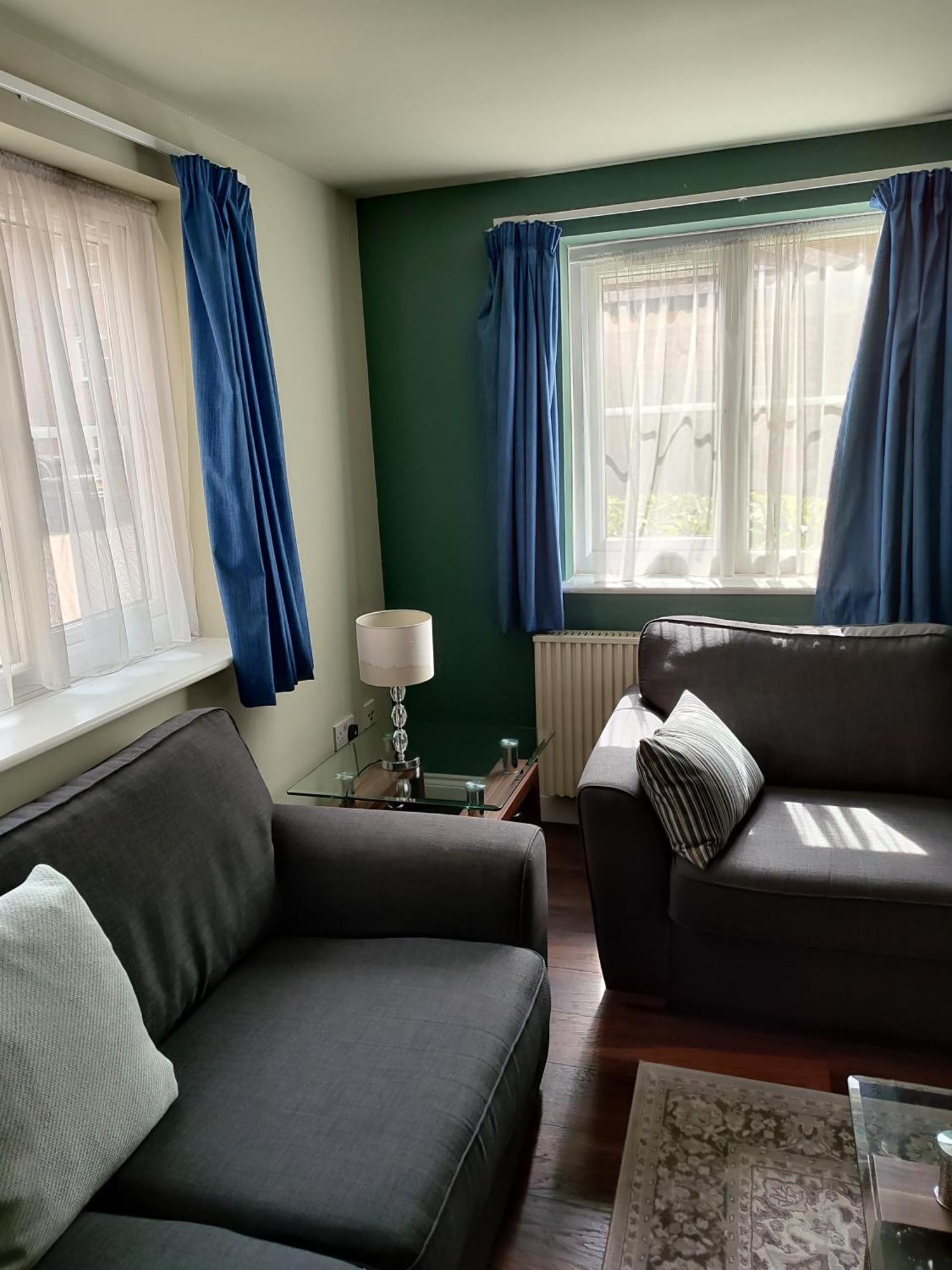 Comfortable Two Bedroom Modern Apartamento *