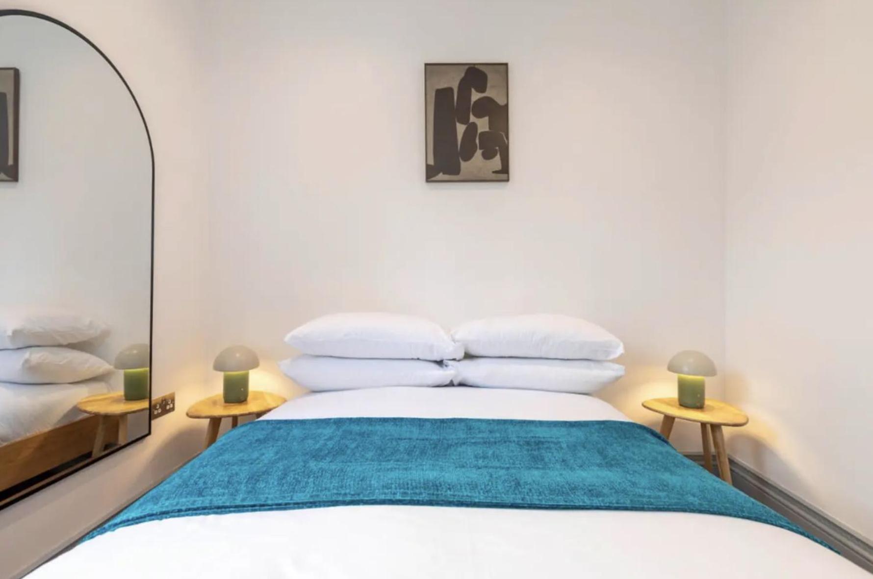Urban Chic: Stylish 1-bed In The Heart Of The City Apartment