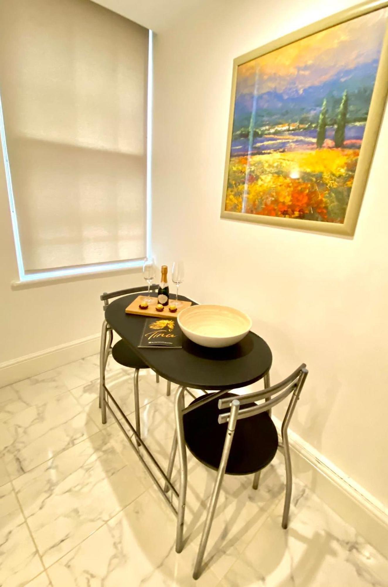 1 Bed Apt- Sleeps 3 & Pet Friendly Appartement Londen