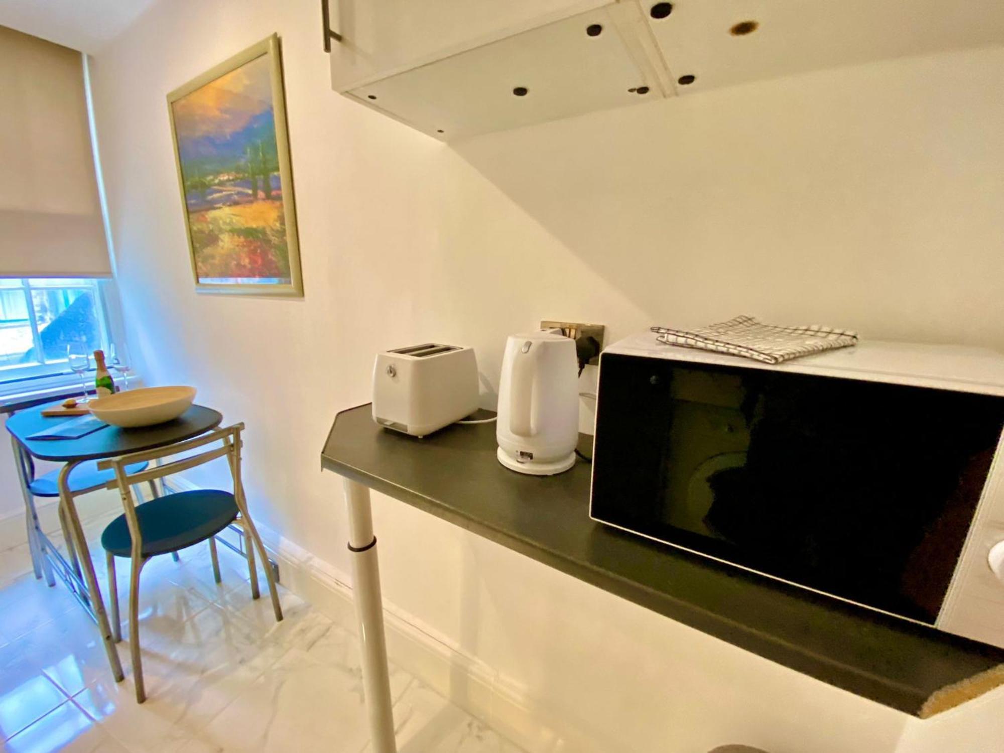 1 Bed Apt- Sleeps 3 & Pet Friendly * Londen