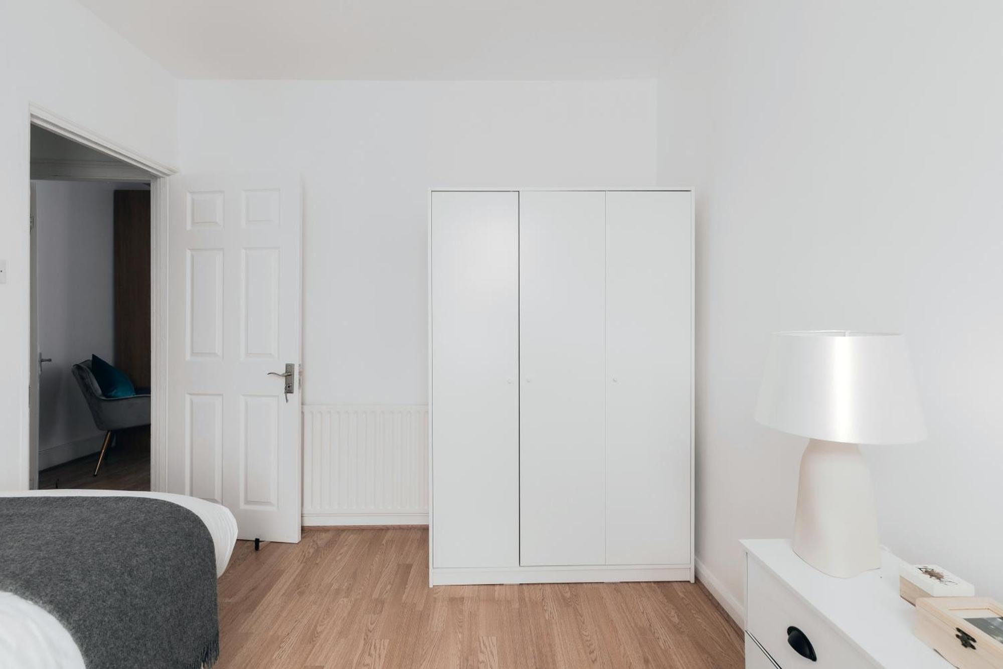 Beautiful 4-bed House With Garden In * Londres