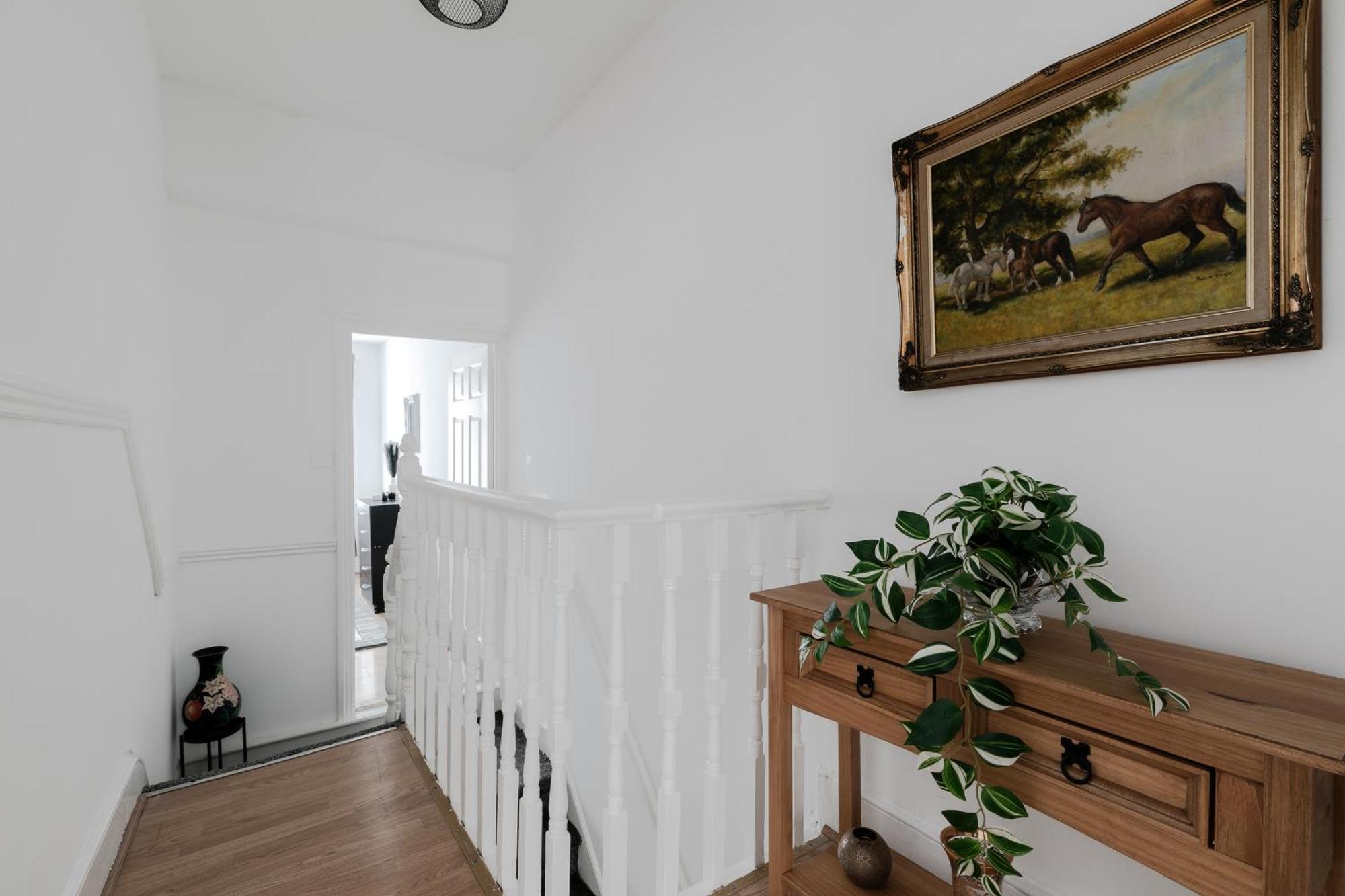 Beautiful 4-bed House With Garden In Londres