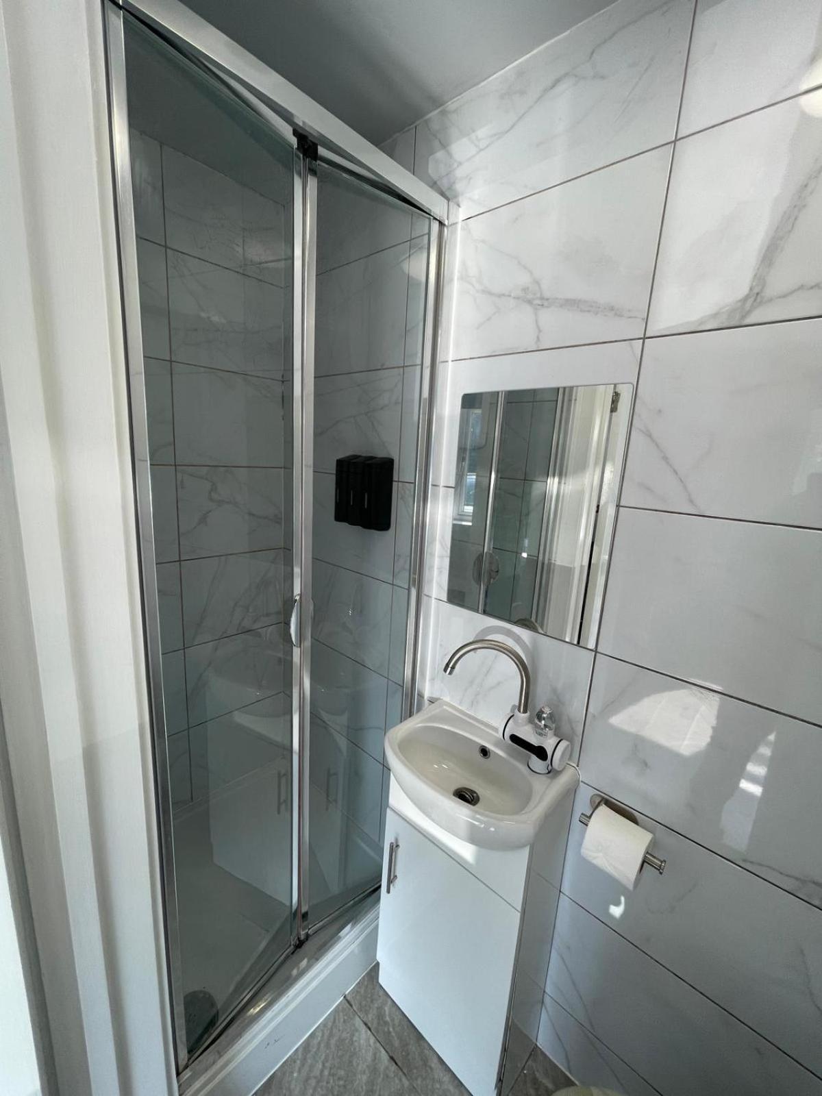 Habitación en casa particular Letzi Private En-suite Near Wembley *