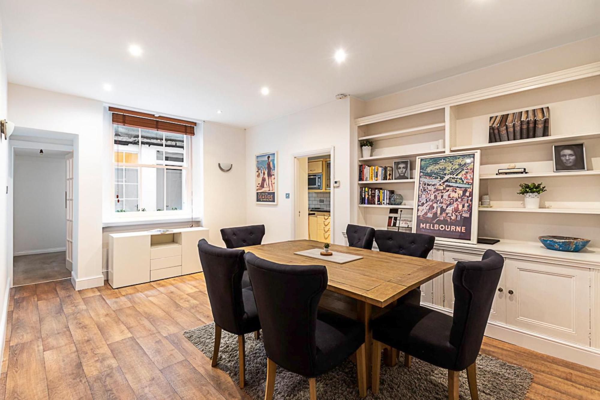 Charming Kensington Apartment *