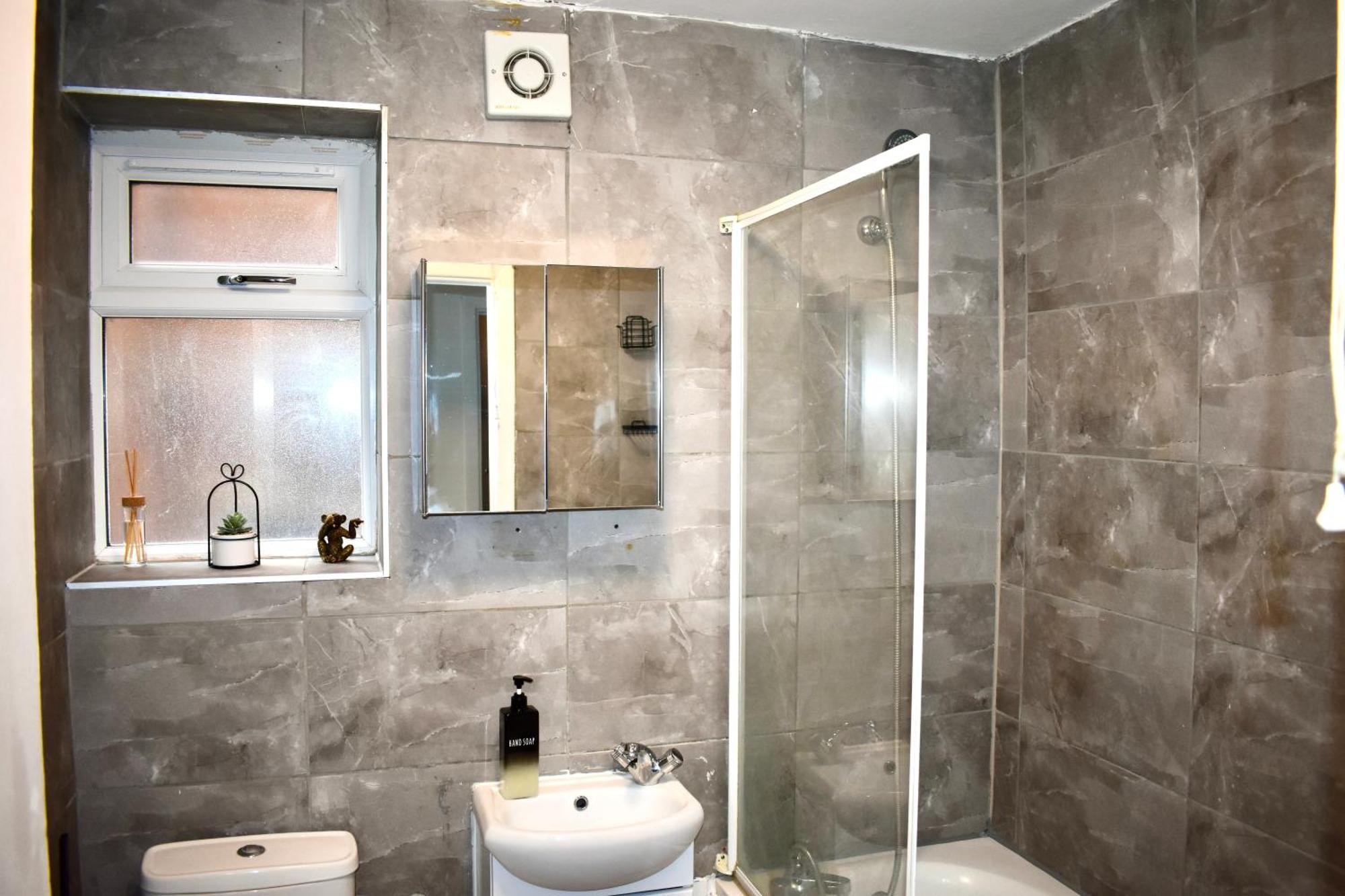 Luxury 2 Bedroom Apartment, Parking, Few Minutes Walk From Wembley Stadium