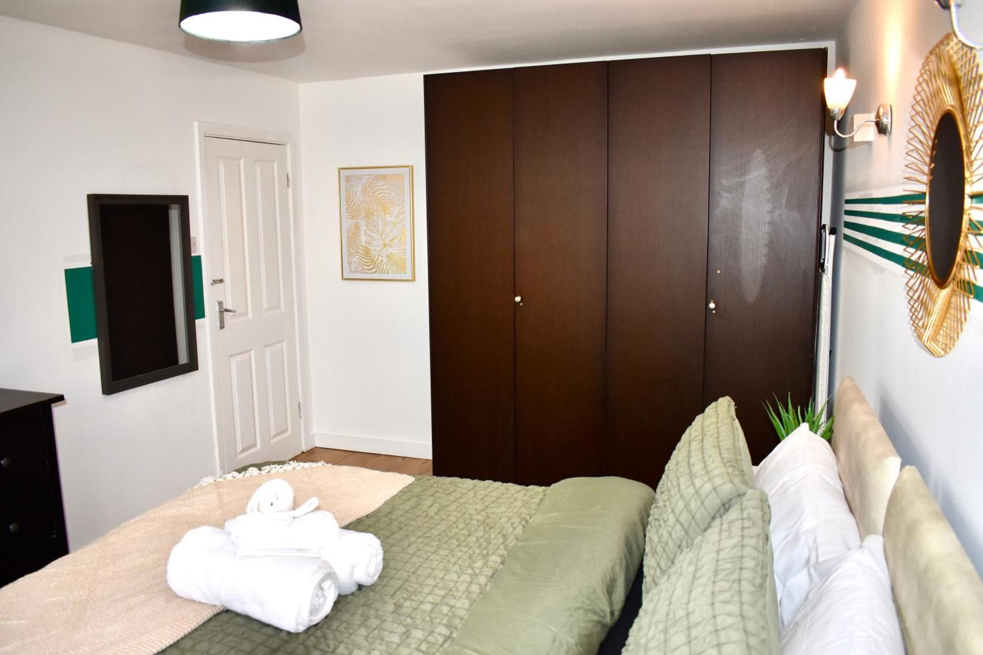 Luxury 2 Bedroom Apartment, Parking, Few Minutes Walk From Wembley Stadium *