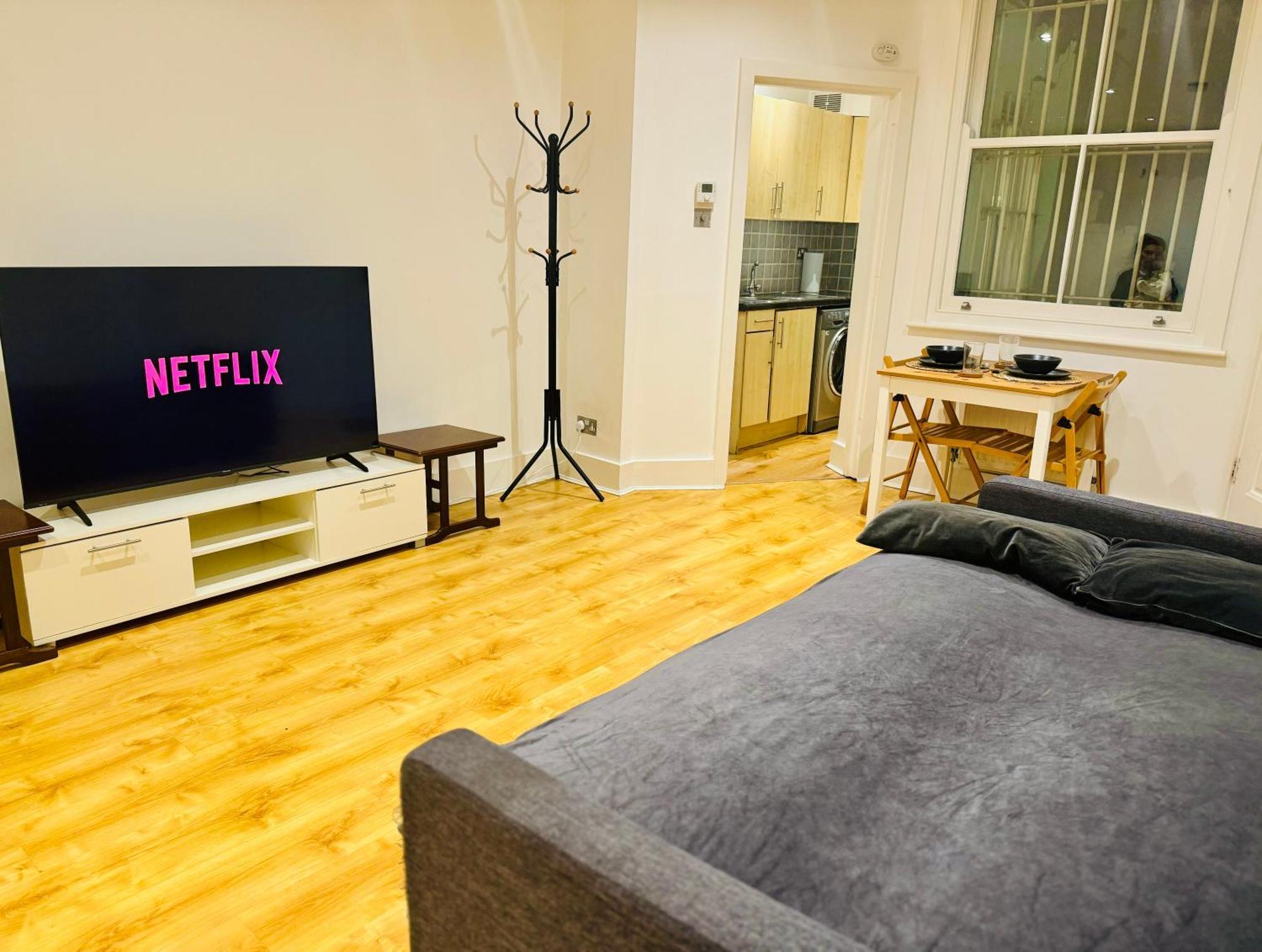 Luxxe Apartments, Kensington & Chelsea, Prime Location, With Many Stations, Westfield Shopping Centre Mins Away Walk Appartement Londen