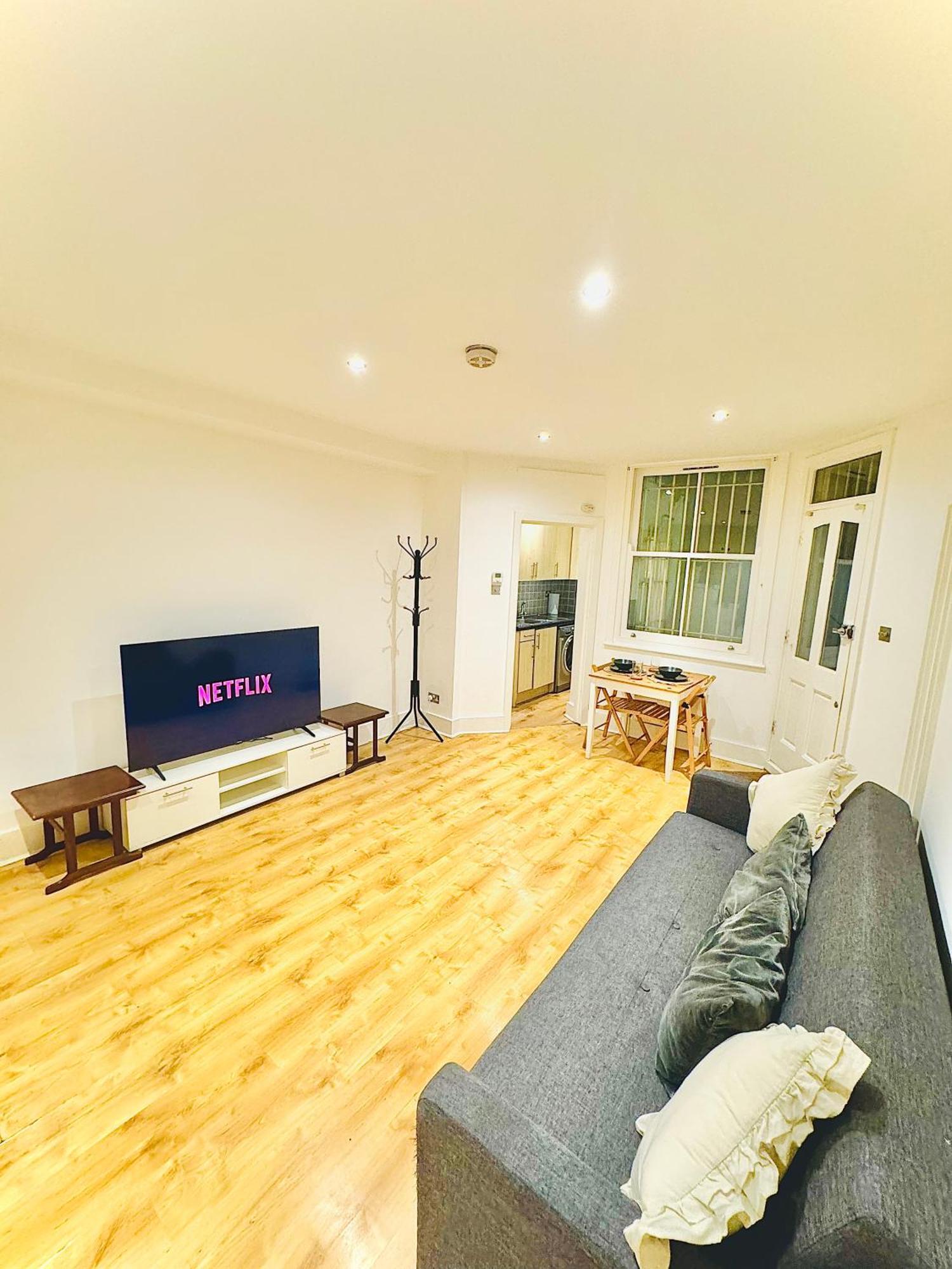 Appartement Luxxe Apartments, Kensington & Chelsea, Prime Location, With Many Stations, Westfield Shopping Centre Mins Away Walk Londen